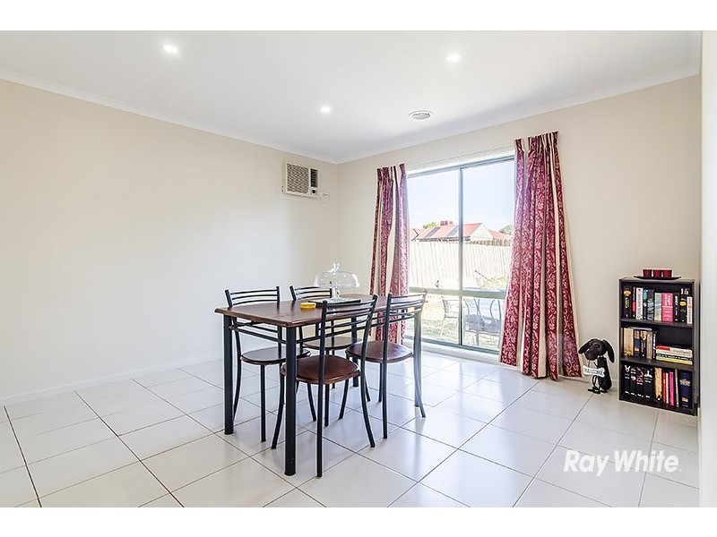 19 Charlotte Place, Cranbourne West VIC 3977