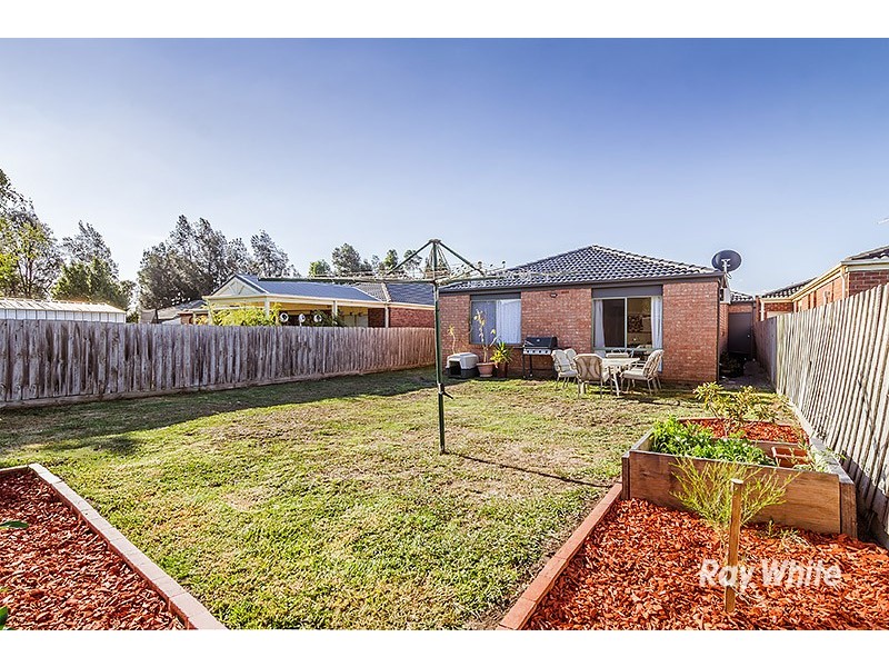 19 Charlotte Place, Cranbourne West VIC 3977