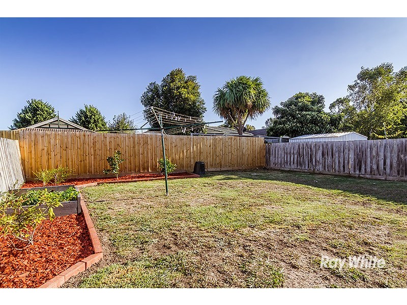 19 Charlotte Place, Cranbourne West VIC 3977