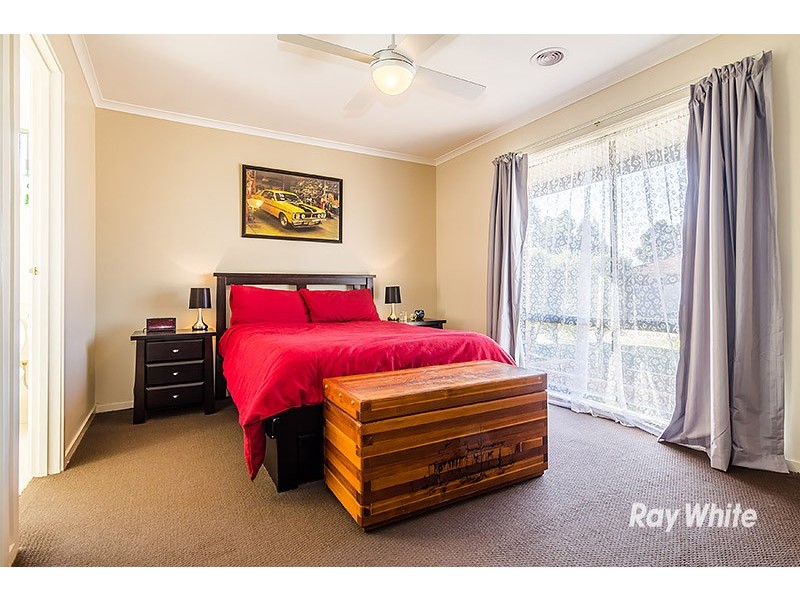 19 Charlotte Place, Cranbourne West VIC 3977