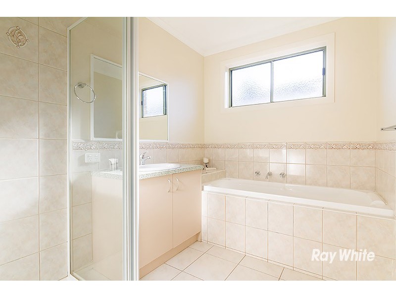 19 Charlotte Place, Cranbourne West VIC 3977