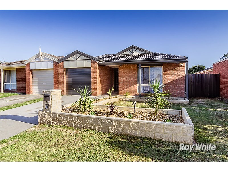 19 Charlotte Place, Cranbourne West VIC 3977