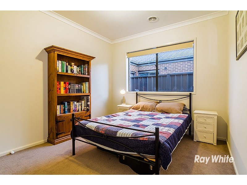 48 Bacchus Road, Cranbourne West VIC 3977