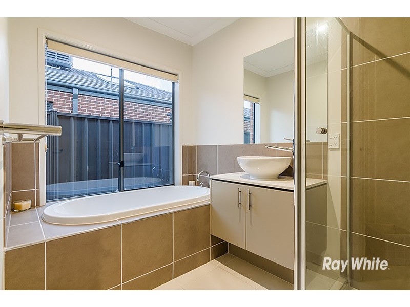 48 Bacchus Road, Cranbourne West VIC 3977