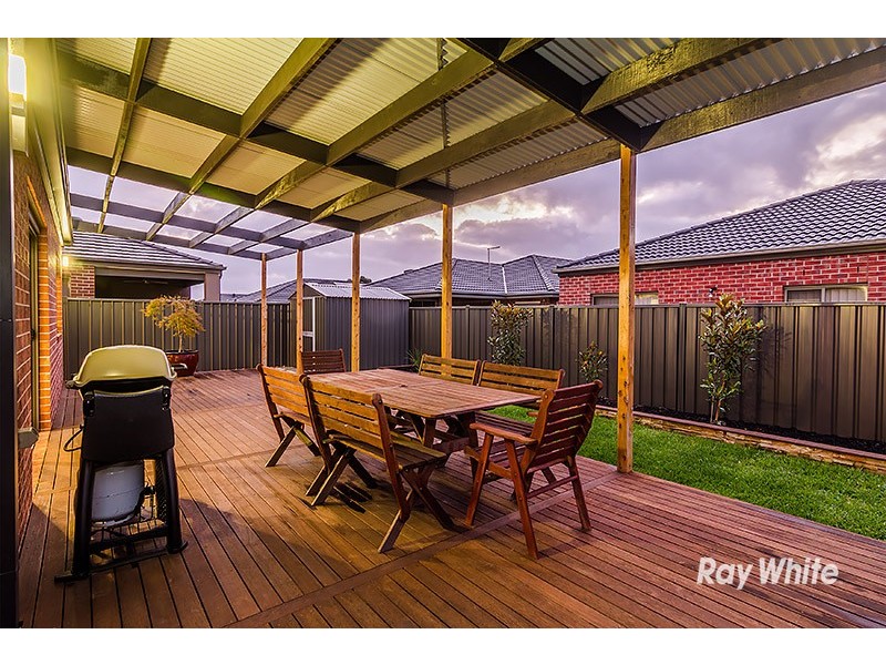 48 Bacchus Road, Cranbourne West VIC 3977