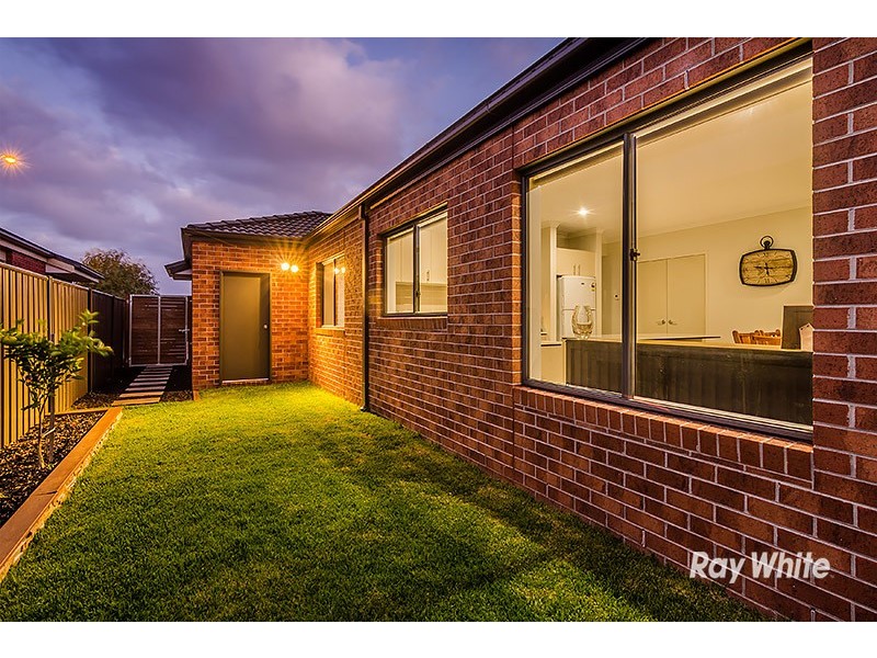 48 Bacchus Road, Cranbourne West VIC 3977