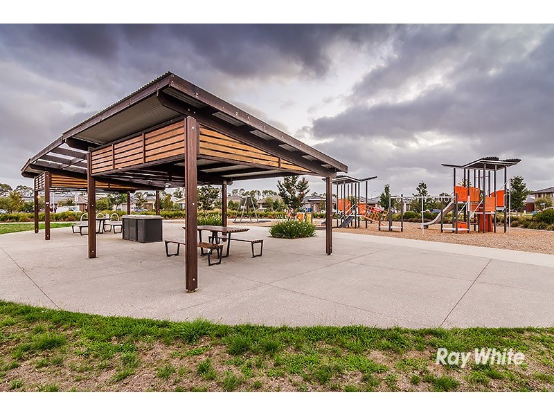 48 Bacchus Road, Cranbourne West VIC 3977