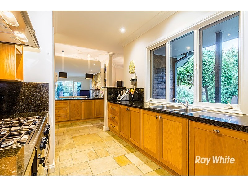 2 Oakridge Close, Lysterfield South VIC 3156