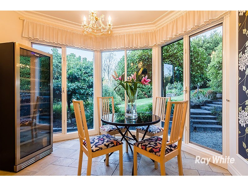 2 Oakridge Close, Lysterfield South VIC 3156