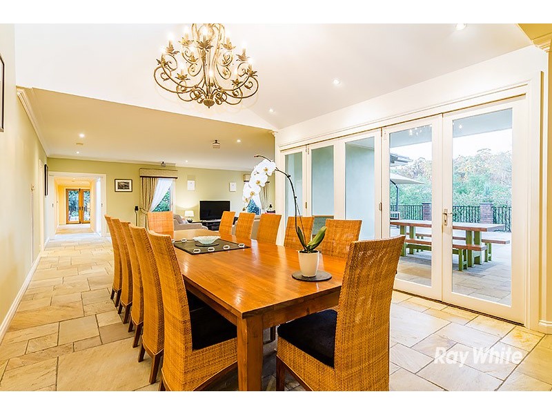 2 Oakridge Close, Lysterfield South VIC 3156