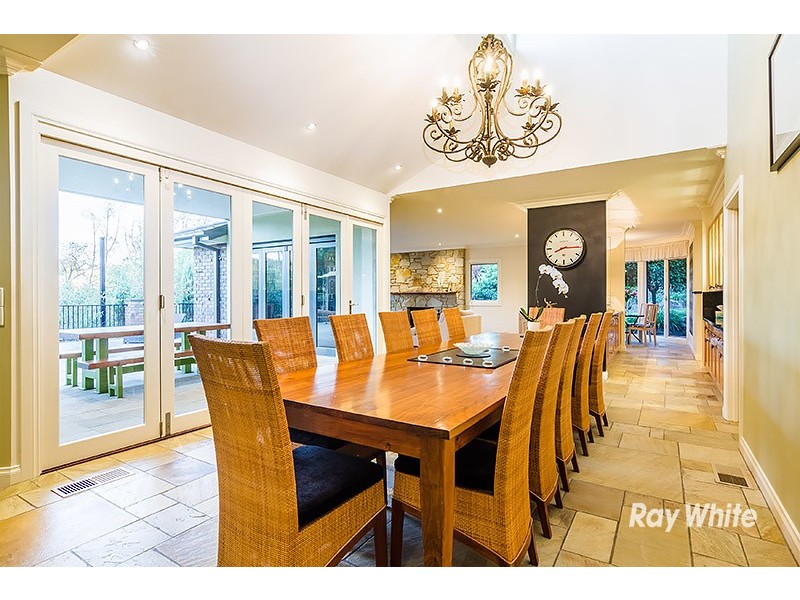 2 Oakridge Close, Lysterfield South VIC 3156