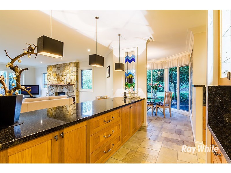 2 Oakridge Close, Lysterfield South VIC 3156