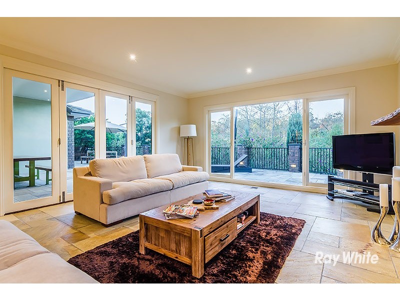 2 Oakridge Close, Lysterfield South VIC 3156