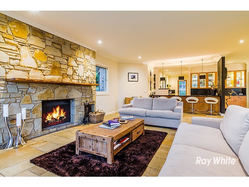 2 Oakridge Close, Lysterfield South VIC 3156