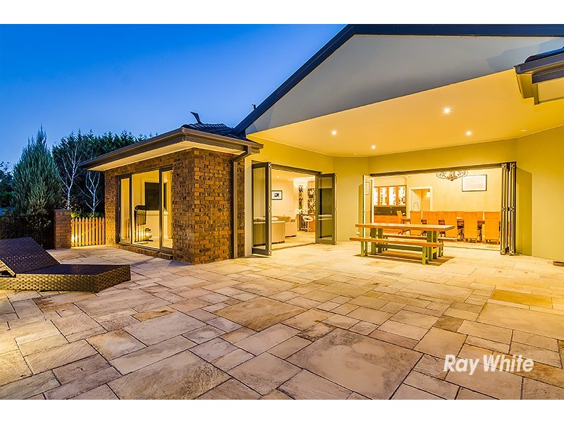 2 Oakridge Close, Lysterfield South VIC 3156