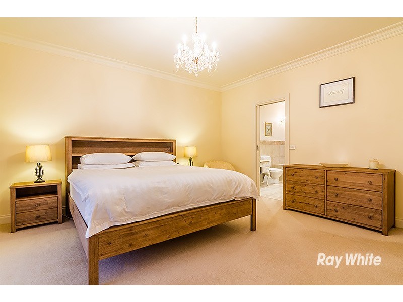 2 Oakridge Close, Lysterfield South VIC 3156