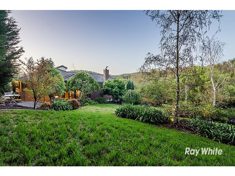 2 Oakridge Close, Lysterfield South VIC 3156