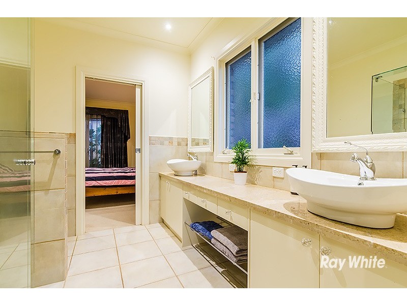2 Oakridge Close, Lysterfield South VIC 3156