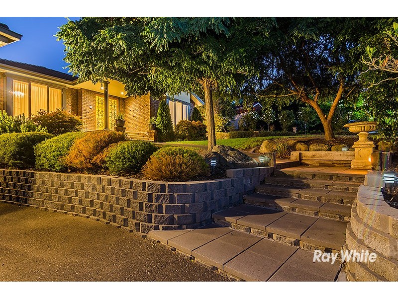 2 Oakridge Close, Lysterfield South VIC 3156