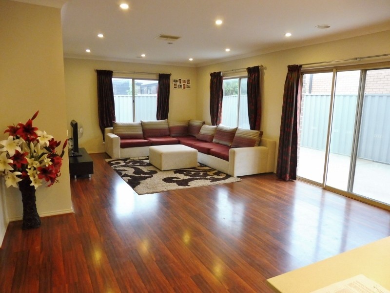 7 Arrow Road, Cranbourne East VIC 3977