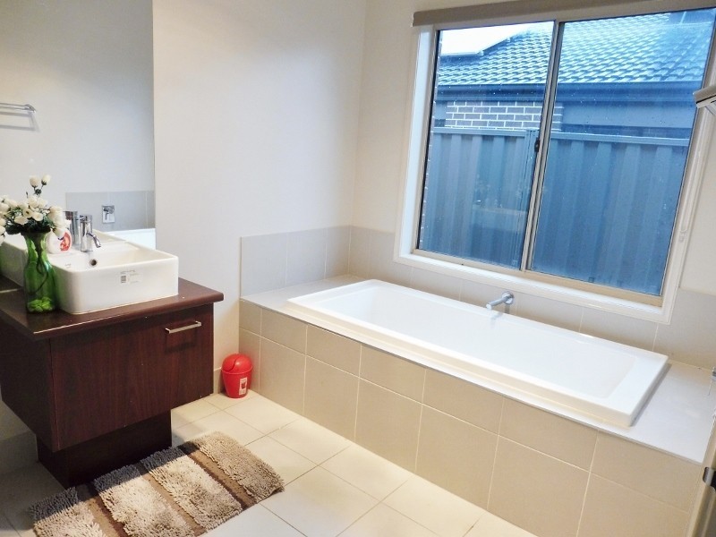 7 Arrow Road, Cranbourne East VIC 3977