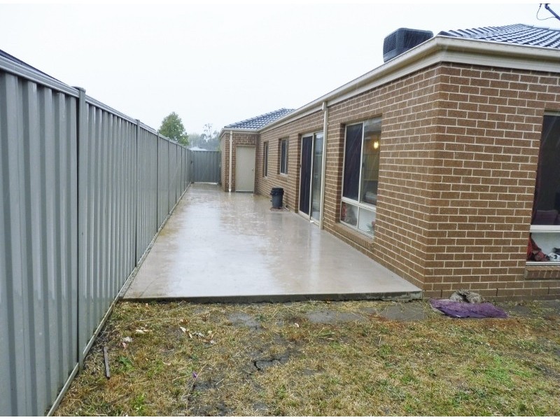 7 Arrow Road, Cranbourne East VIC 3977
