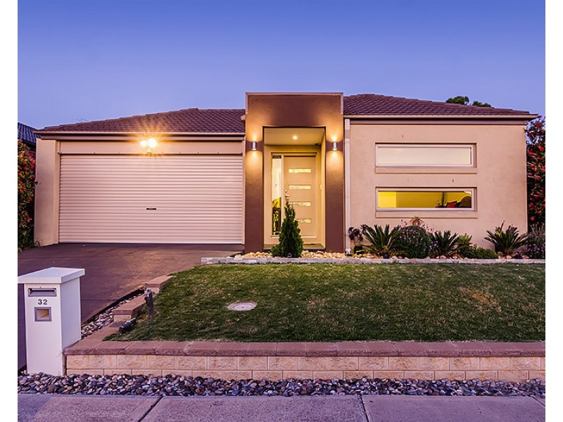 32 Silverwattle Drive, Lyndhurst VIC 3975