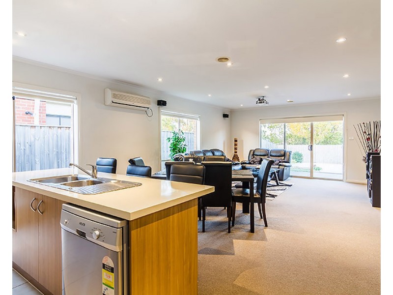 32 Silverwattle Drive, Lyndhurst VIC 3975