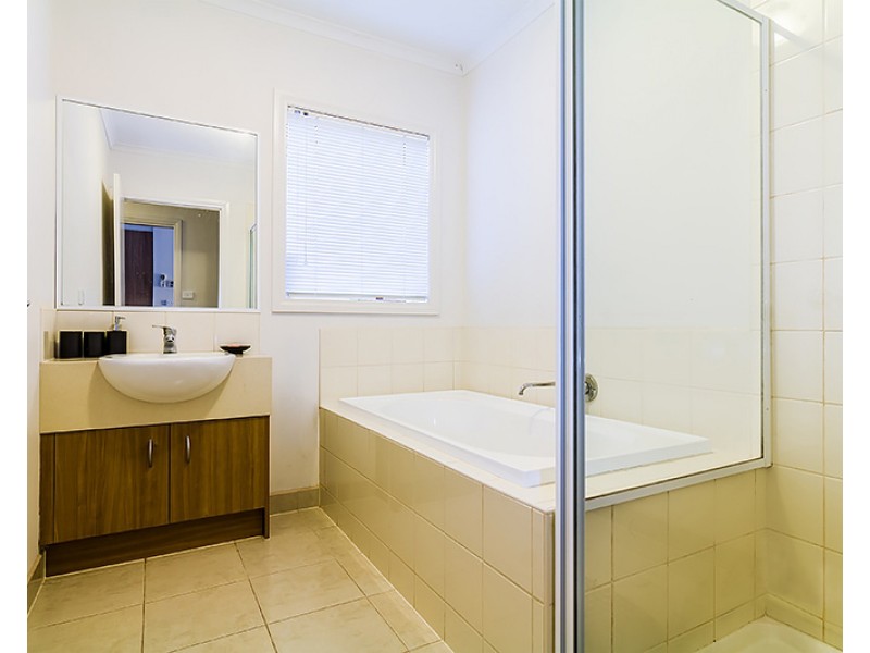 32 Silverwattle Drive, Lyndhurst VIC 3975