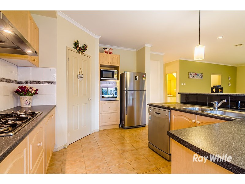 6 Waterbush Crescent, Lyndhurst VIC 3975