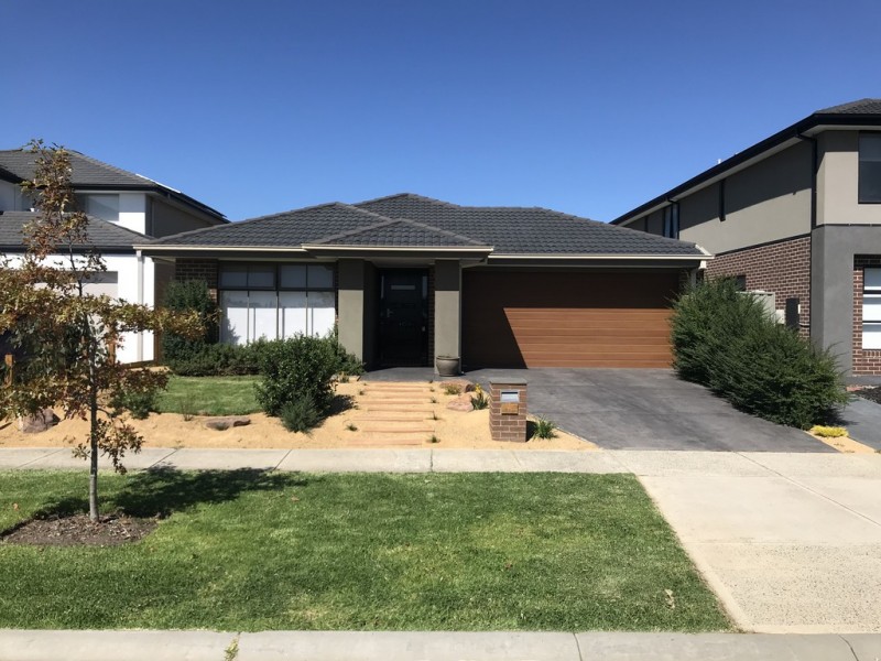 6 Pedigree Grove, Cranbourne East VIC 3977