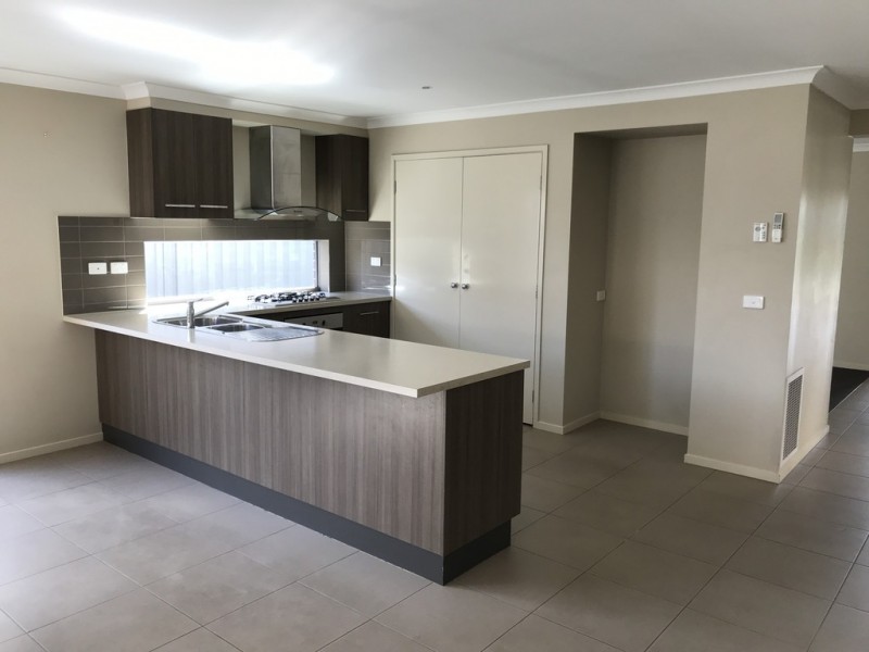 6 Pedigree Grove, Cranbourne East VIC 3977