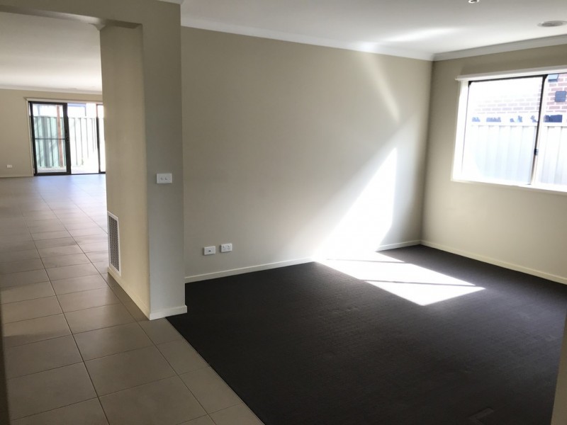 6 Pedigree Grove, Cranbourne East VIC 3977