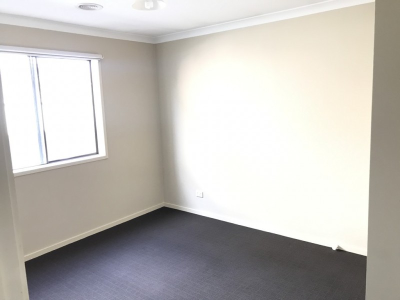 6 Pedigree Grove, Cranbourne East VIC 3977