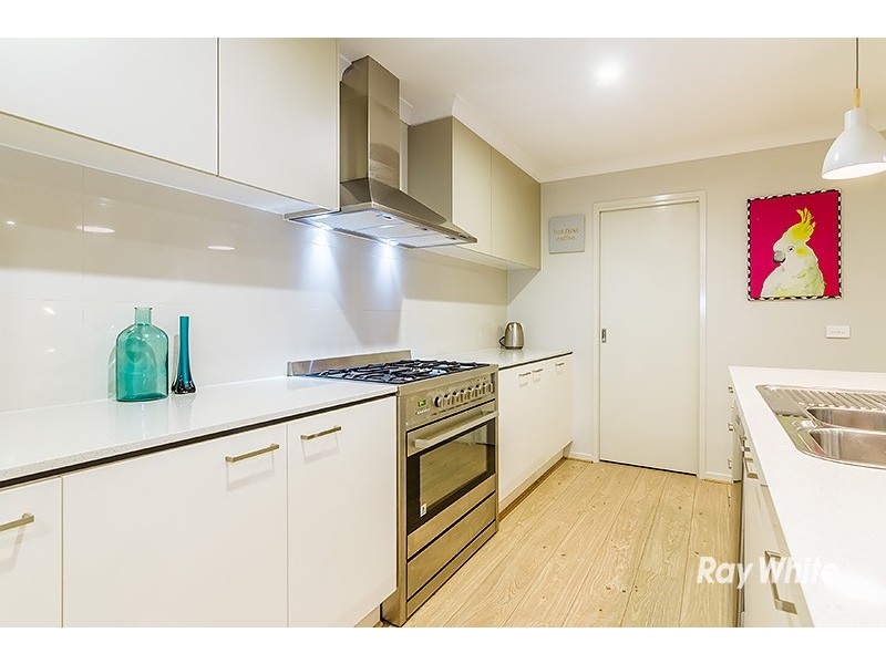 17 Guinea Flower Drive, Cranbourne West VIC 3977