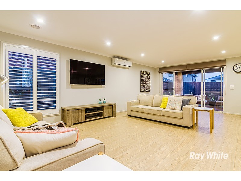 17 Guinea Flower Drive, Cranbourne West VIC 3977