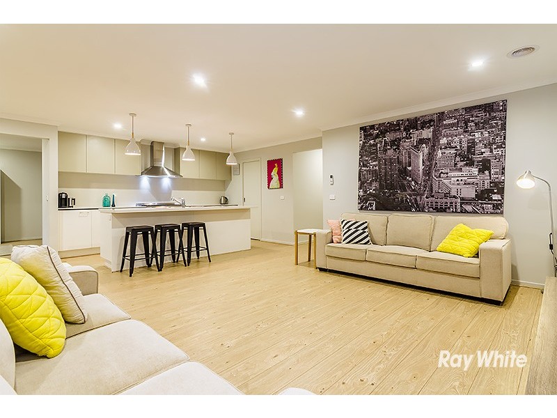 17 Guinea Flower Drive, Cranbourne West VIC 3977