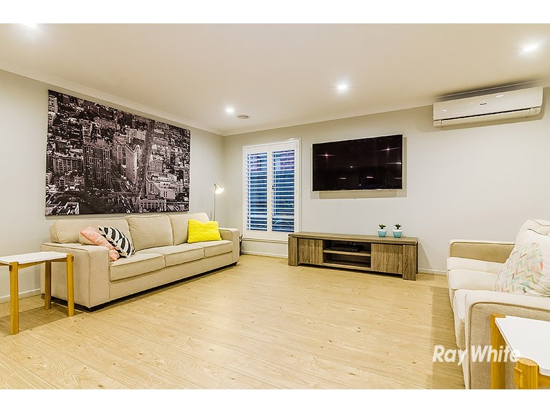 17 Guinea Flower Drive, Cranbourne West VIC 3977