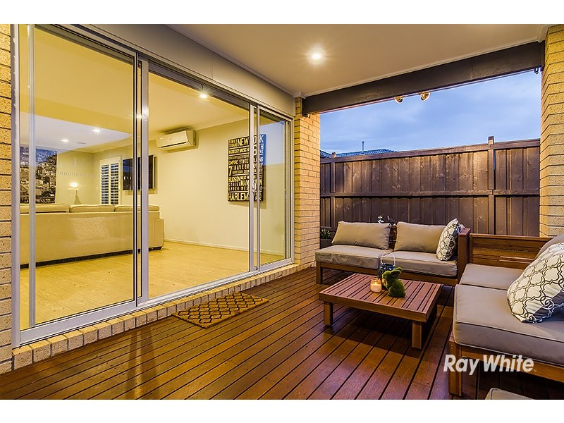 17 Guinea Flower Drive, Cranbourne West VIC 3977