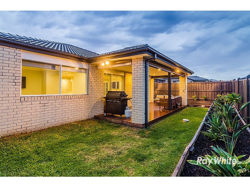 17 Guinea Flower Drive, Cranbourne West VIC 3977