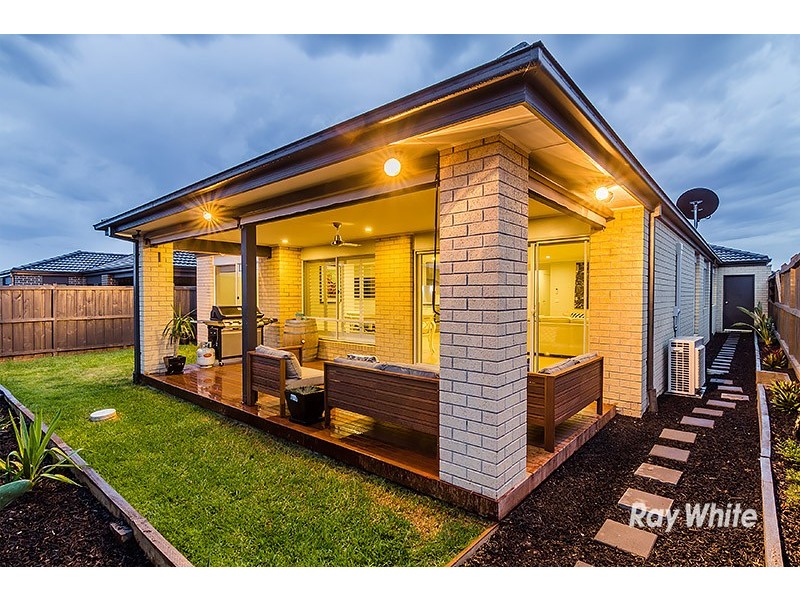 17 Guinea Flower Drive, Cranbourne West VIC 3977