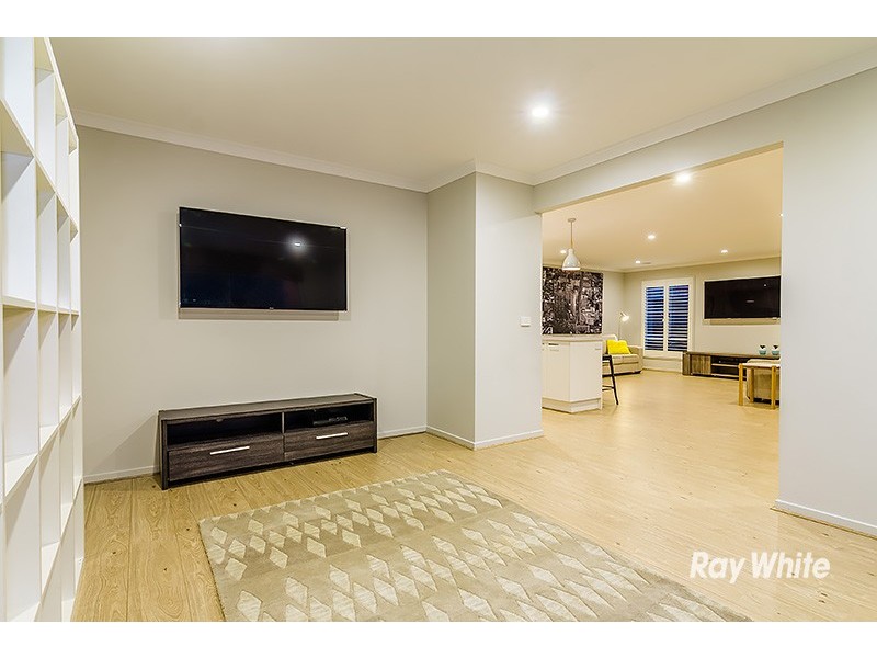 17 Guinea Flower Drive, Cranbourne West VIC 3977