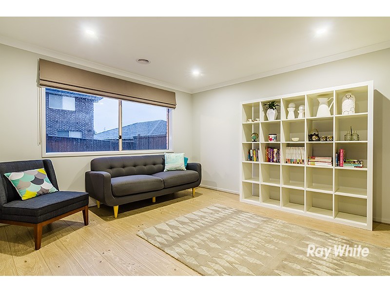 17 Guinea Flower Drive, Cranbourne West VIC 3977