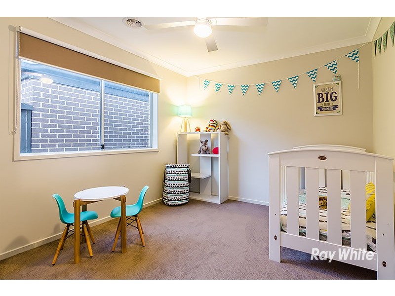 17 Guinea Flower Drive, Cranbourne West VIC 3977