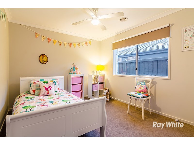 17 Guinea Flower Drive, Cranbourne West VIC 3977