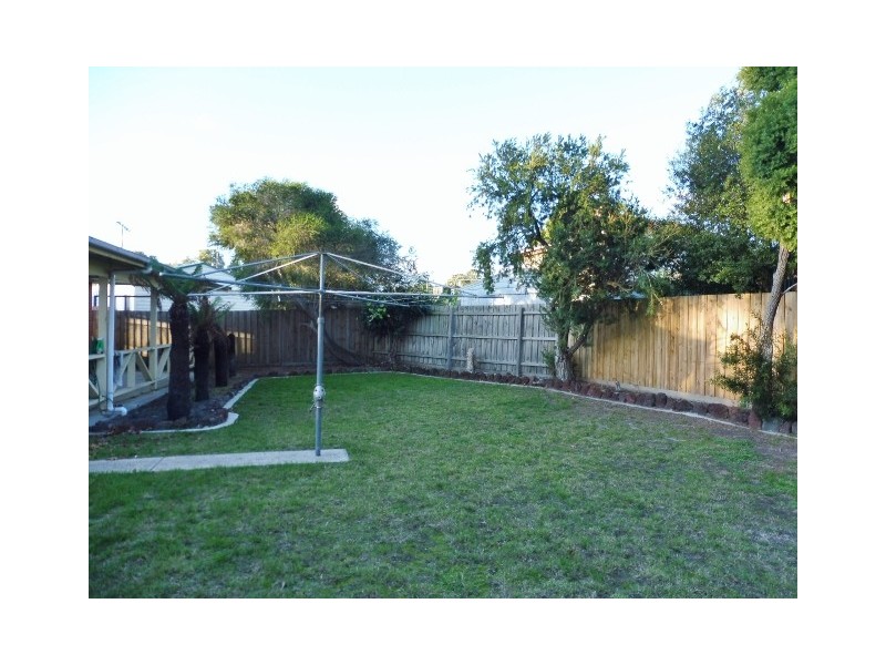 12 Anne Court, Cranbourne VIC 3977