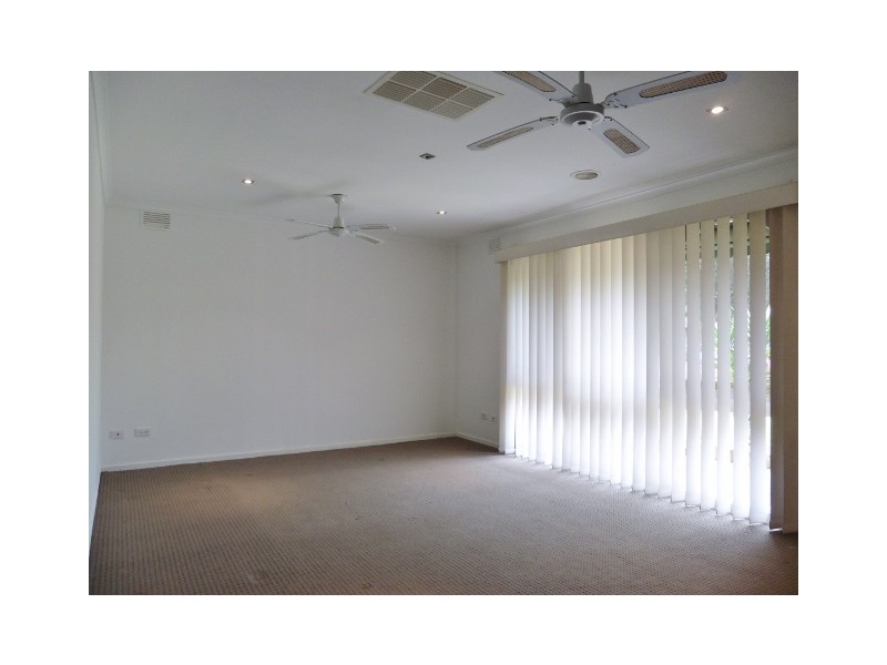 9 Bourke Road, Cranbourne VIC 3977