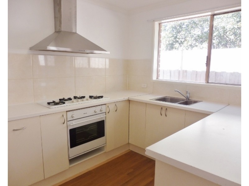 2/16 Jacinta Drive, Cranbourne West VIC 3977