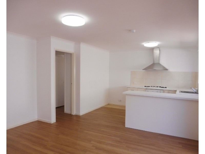 2/16 Jacinta Drive, Cranbourne West VIC 3977