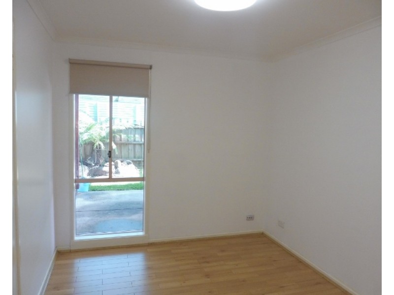 2/16 Jacinta Drive, Cranbourne West VIC 3977